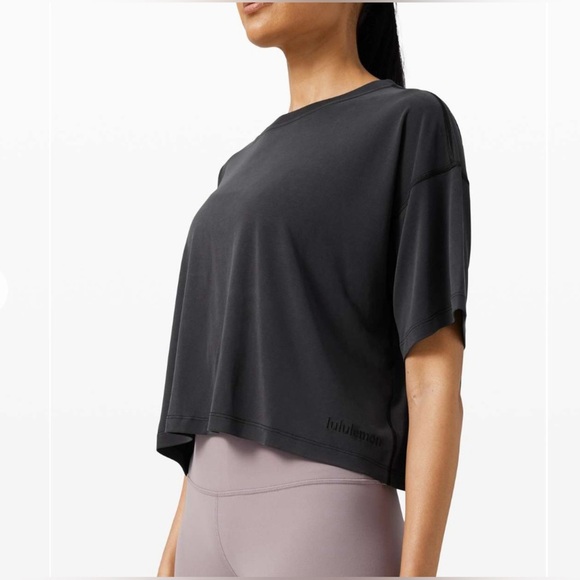 Lululemon Oversized Waist Length Tee | Black | Size 4 - Picture 2 of 8